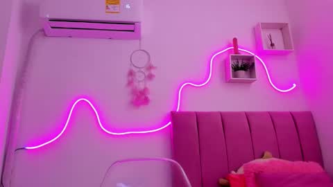 Snapshot of honey_jhenna chatting on October 31, 4:08 pm Jhenna martinez online show from October 31, 4:08 pm