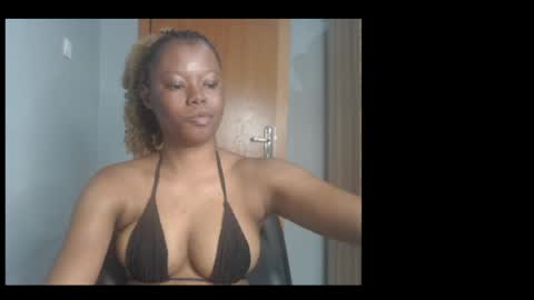 Snapshot of honey_juicydoll chatting on June 9, 7:20 am Sonia online show from June 9, 7:20 am