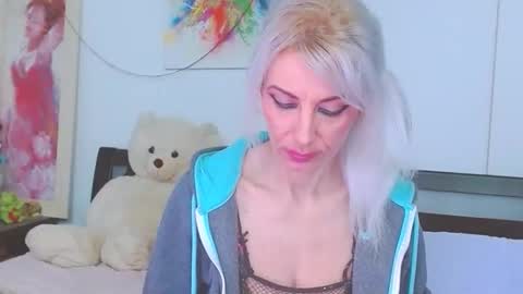 honey_lara online show from March 6, 3:03 am