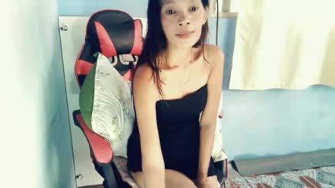 Snapshot of honey_mollyxx chatting on June 15, 11:18 pm honey_mollyxx online show from June 15, 11:18 pm
