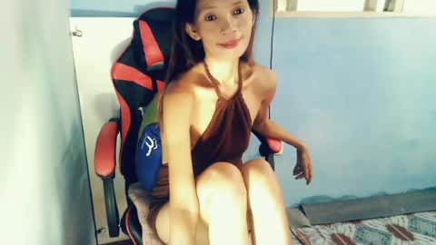 Snapshot of honey_mollyxx chatting on June 25, 11:31 pm honey_mollyxx online show from June 25, 11:31 pm