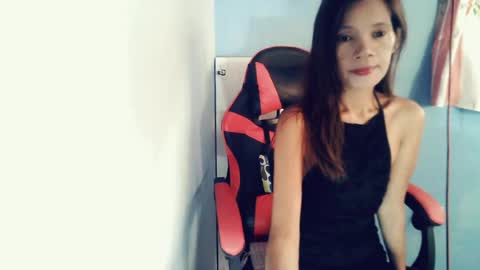 Snapshot of honey_mollyxx chatting on July 15, 10:15 pm honey_mollyxx online show from July 15, 10:15 pm