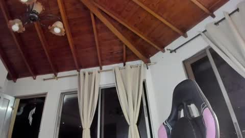 Snapshot of honey_sunshine7 chatting on July 12, 4:14 am Isabella online show from July 12, 4:14 am