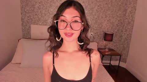Snapshot of honey_sweet777 chatting on May 22, 7:52 pm honey_sweet777 online show from May 22, 7:52 pm