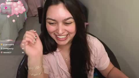 Snapshot of honey_tia chatting on May 16, 12:40 am Tia online show from May 16, 12:40 am