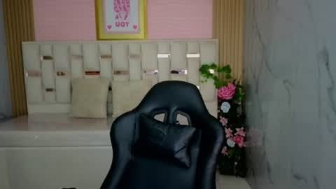 Snapshot of honey_torres_sub chatting on June 16, 1:14 pm HONEY online show from June 16, 1:14 pm