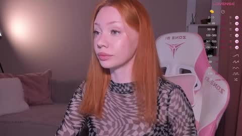 Snapshot of honeyautumn chatting on May 7, 12:38 am honeyautumn online show from May 7, 12:38 am