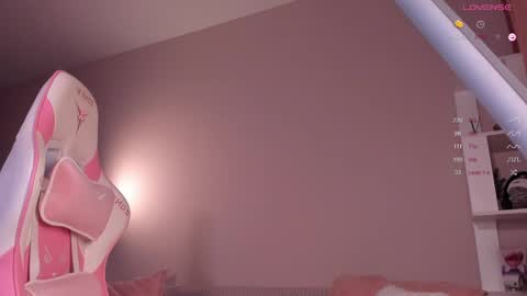Snapshot of honeyautumn chatting on May 19, 1:56 am honeyautumn online show from May 19, 1:56 am