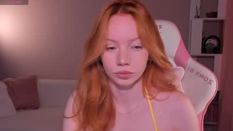 Snapshot of honeyautumn chatting on June 16, 2:36 am honeyautumn online show from June 16, 2:36 am
