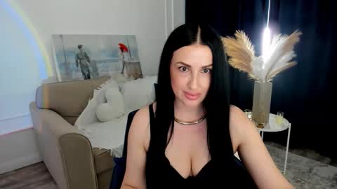 Jacqueline online show from May 28, 11:40 am
