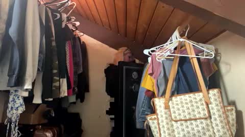 Snapshot of honeybuhnny chatting on February 23, 2:42 am honeybuhnny online show from February 23, 2:42 am