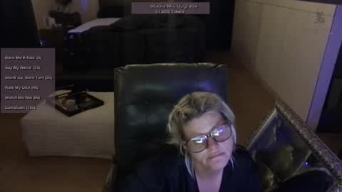 Snapshot of honeybuhnny chatting on March 13, 3:40 pm honeybuhnny online show from March 13, 3:40 pm