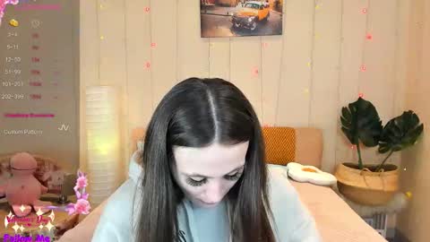 Snapshot of honeybuns_lizzy chatting on February 16, 12:18 am Lizzy online show from February 16, 12:18 am