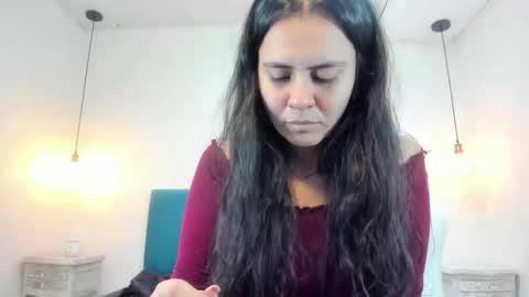 Snapshot of honeybuu_ chatting on May 31, 6:09 pm Emily online show from May 31, 6:09 pm