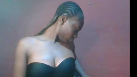 Snapshot of honeycee_petite chatting on July 7, 7:18 pm anni online show from July 7, 7:18 pm
