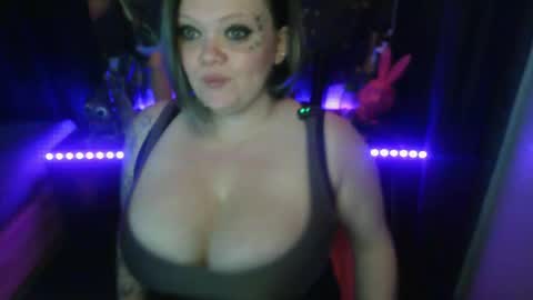 Snapshot of honeychambers chatting on April 7, 12:33 am honeychambers online show from April 7, 12:33 am