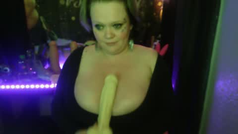 Snapshot of honeychambers chatting on April 9, 10:15 pm honeychambers online show from April 9, 10:15 pm
