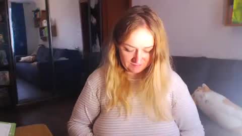 HoneydewMolly online show from November 27, 11:34 am