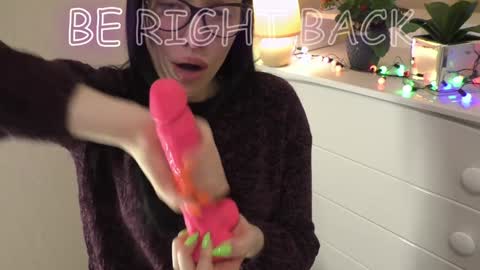 Caroline online show from December 26, 12:27 pm