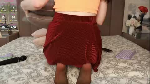 Snapshot of honeyed_poison chatting on May 25, 9:15 am Caroline online show from May 25, 9:15 am