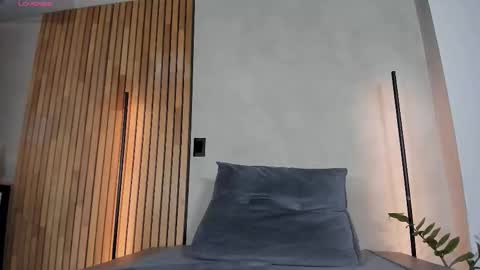 Sofia independent model online show from December 5, 11:41 am