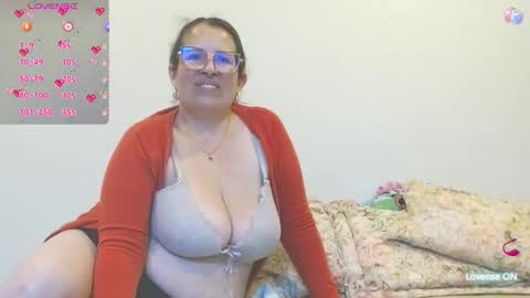 Snapshot of honeyhotpaty chatting on February 25, 1:37 am sofia online show from February 25, 1:37 am