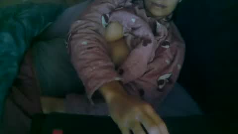 Snapshot of honeyjuice7 chatting on December 18, 9:04 am Sensimilla online show from December 18, 9:04 am