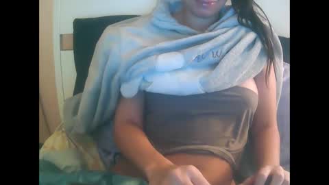 Snapshot of honeyjuice7 chatting on February 4, 8:14 pm Sensimilla online show from February 4, 8:14 pm