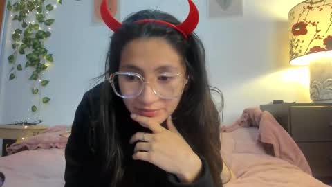 Snapshot of honeymoon1212 chatting on October 30, 12:23 am Mila K online show from October 30, 12:23 am