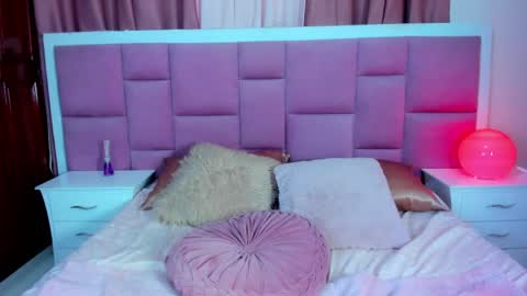 Snapshot of honeymoon_sariel chatting on May 24, 1:38 pm honeymoon_sariel online show from May 24, 1:38 pm