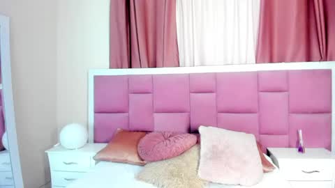 Snapshot of honeymoon_sariel chatting on June 4, 1:39 pm honeymoon_sariel online show from June 4, 1:39 pm