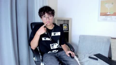 Snapshot of honeymoon_sariel chatting on June 8, 4:13 am honeymoon_sariel online show from June 8, 4:13 am