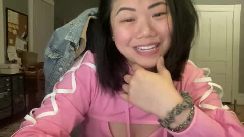 Snapshot of honeysunshineneko chatting on March 17, 12:15 am HoneySunshineNeko online show from March 17, 12:15 am