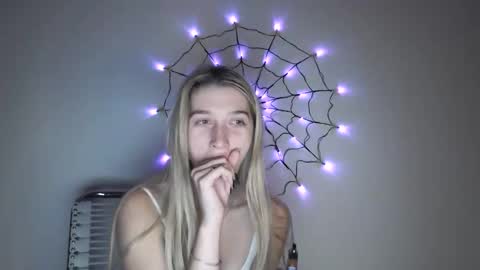 honeyveil online show from October 26, 1:00 am