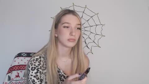 honeyveil online show from October 31, 1:34 pm