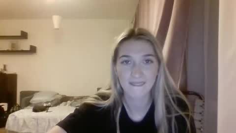 honeyveil online show from November 10, 7:02 pm