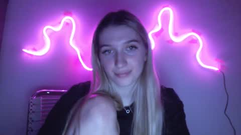 honeyveil online show from March 9, 8:35 pm