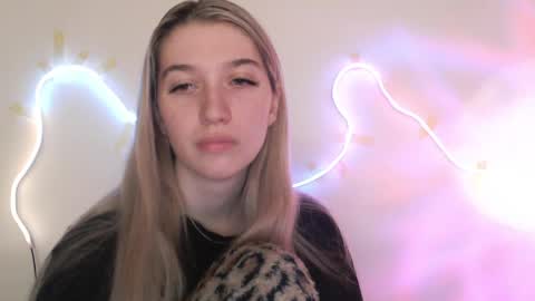 honeyveil online show from May 2, 12:21 pm