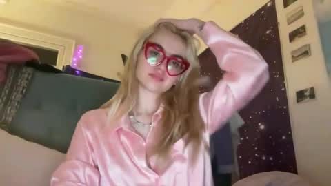 Emi Rose online show from February 8, 6:54 am