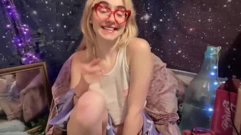 Emi Rose online show from February 22, 7:01 am