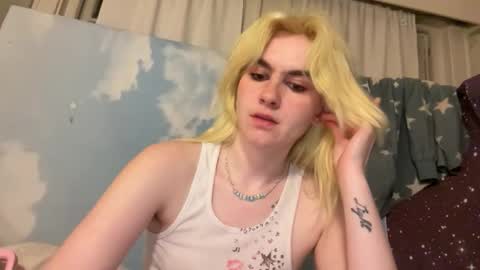 Snapshot of honeyxlimbed chatting on May 7, 3:12 am Emi Rose online show from May 7, 3:12 am