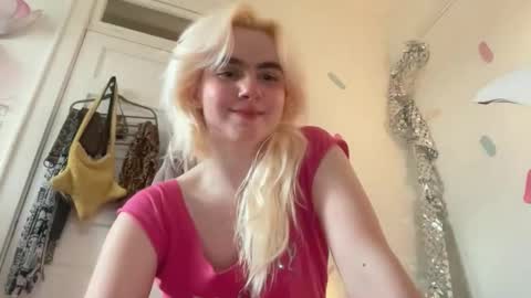 Snapshot of honeyxlimbed chatting on June 6, 11:42 pm Emi Rose online show from June 6, 11:42 pm