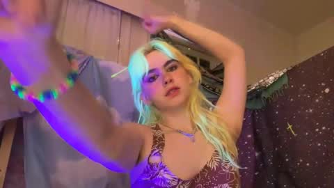 Snapshot of honeyxlimbed chatting on June 20, 3:53 am Emi Rose online show from June 20, 3:53 am