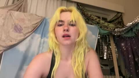 Snapshot of honeyxlimbed chatting on June 24, 5:28 am Emi Rose online show from June 24, 5:28 am