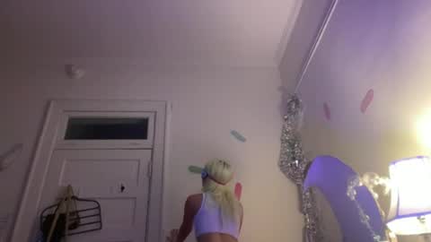 Snapshot of honeyxlimbed chatting on July 1, 4:36 am Emi Rose online show from July 1, 4:36 am