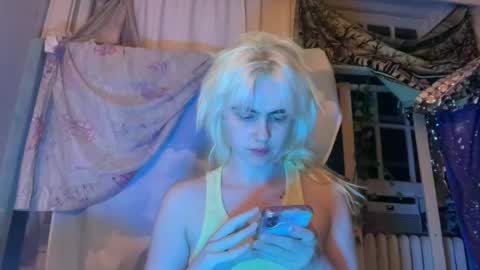 Snapshot of honeyxlimbed chatting on July 15, 6:18 am Emi Rose online show from July 15, 6:18 am