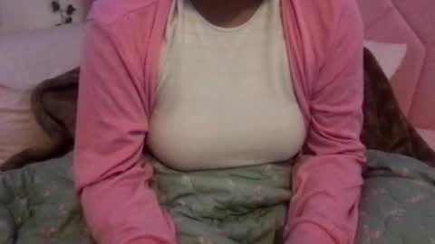 Snapshot of honeyy_89 chatting on May 12, 11:51 am honeyyy89 online show from May 12, 11:51 am