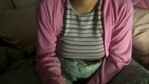 Snapshot of honeyy_89 chatting on June 15, 8:49 am honeyyy89 online show from June 15, 8:49 am
