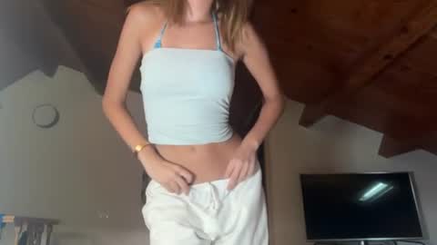 Snapshot of honeyyy95 chatting on July 16, 5:13 am Honey online show from July 16, 5:13 am