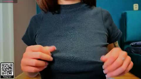 the perfectgirl online show from March 7, 6:49 pm